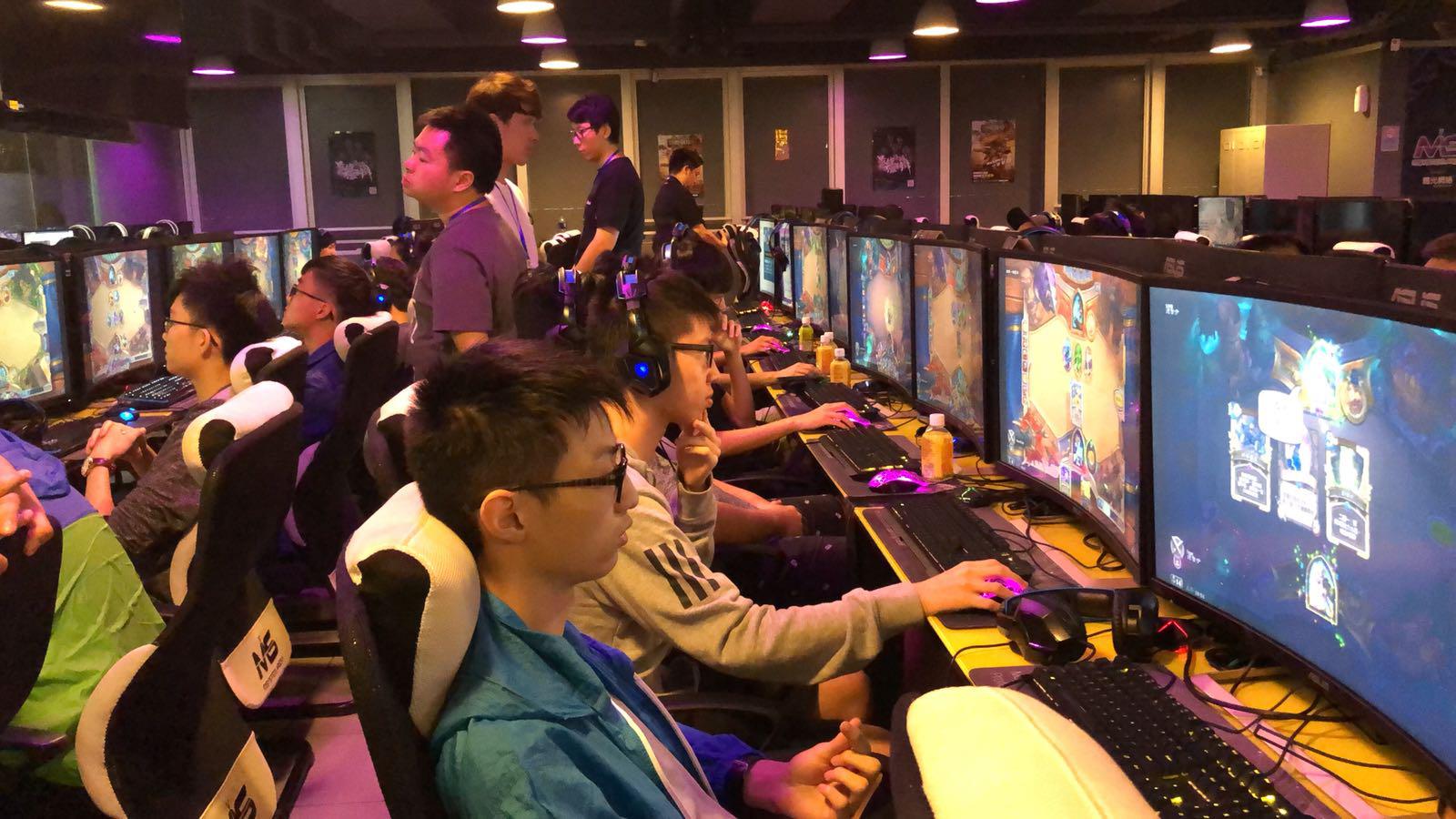 阿诺德与利 阿诺德与利