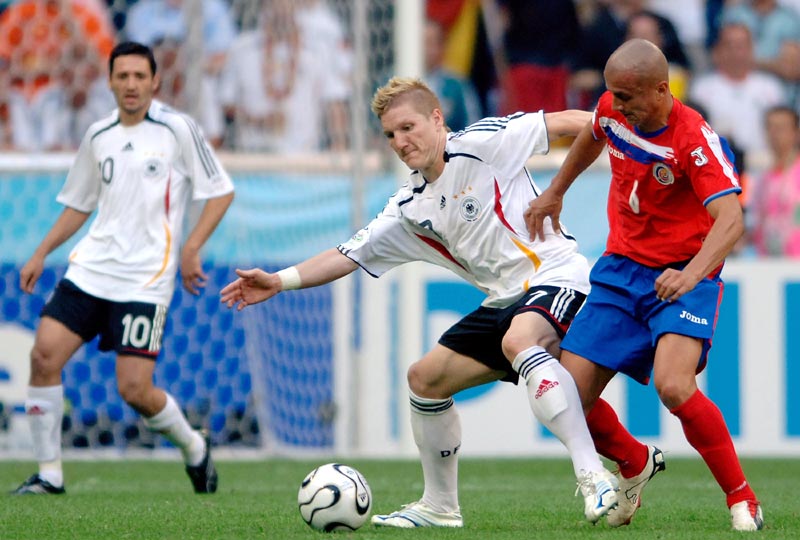 随着国际足 随着国际足