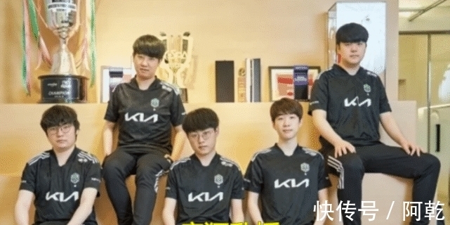 外一名中场 外一名中场